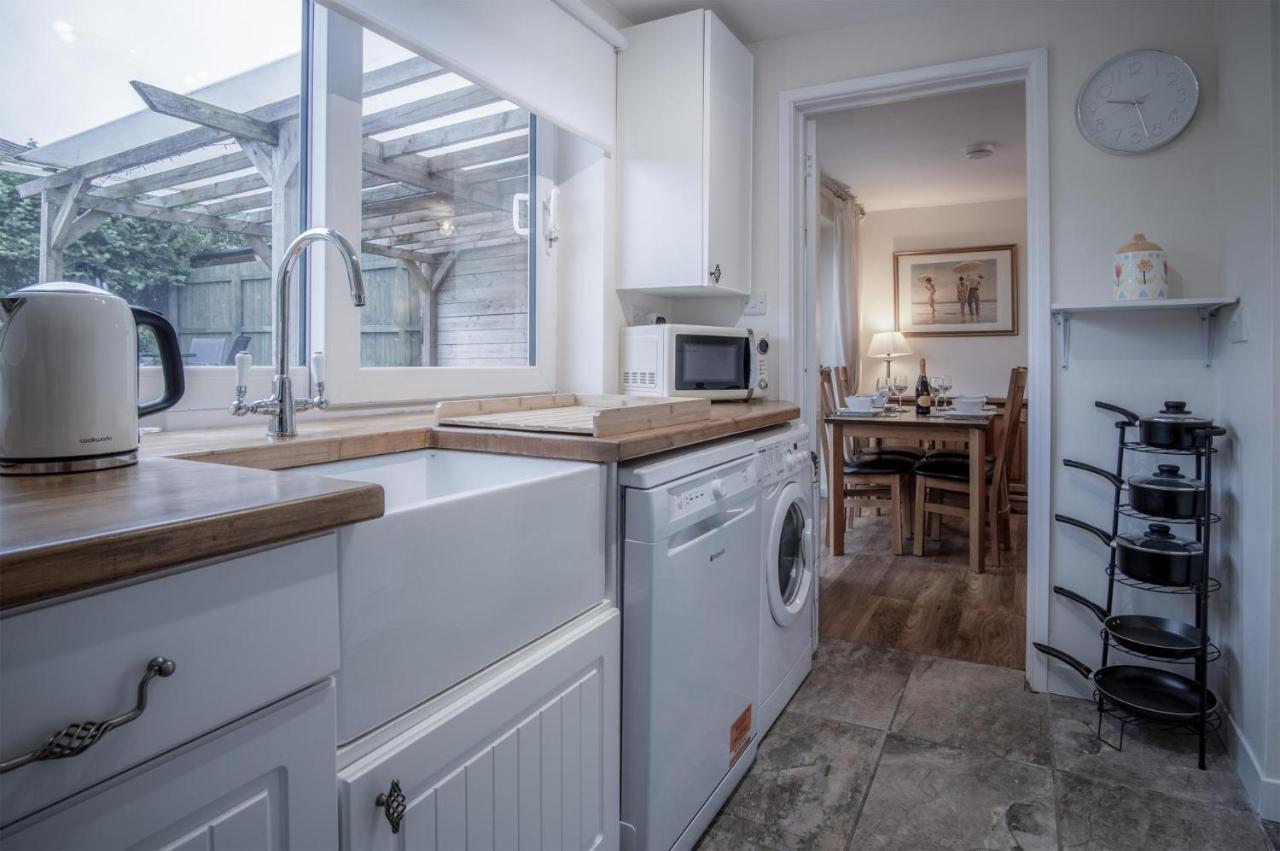 Seawinds - 2 Bedroom Bungalow - PentlepoirKilgetty エクステリア 写真