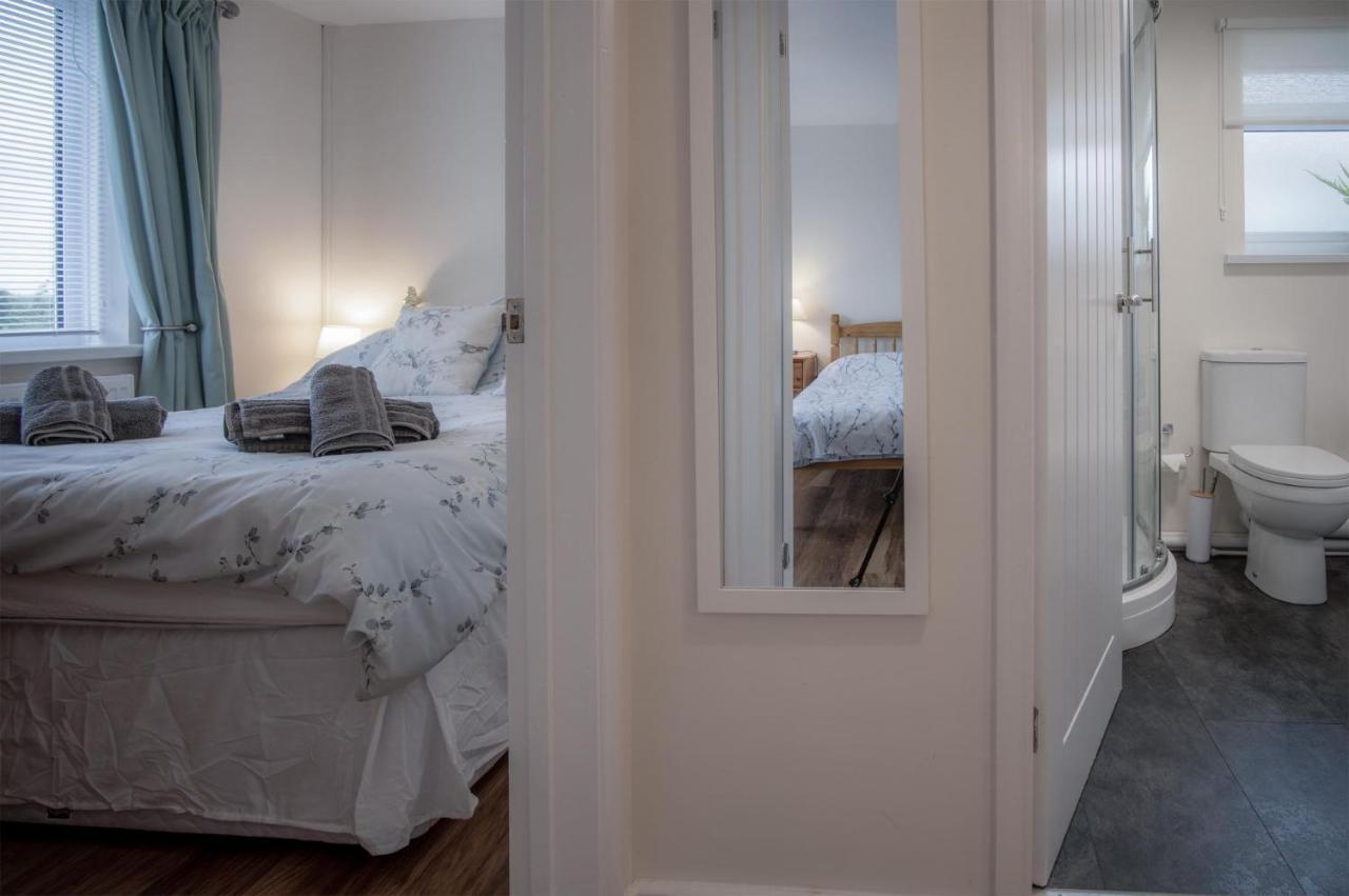 Seawinds - 2 Bedroom Bungalow - PentlepoirKilgetty エクステリア 写真