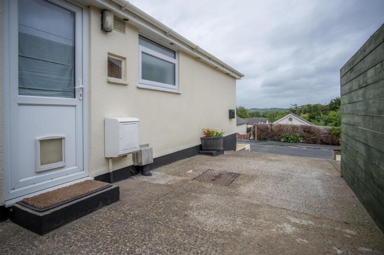 Seawinds - 2 Bedroom Bungalow - PentlepoirKilgetty エクステリア 写真
