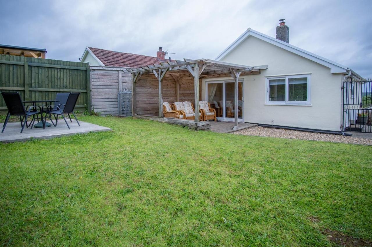 Seawinds - 2 Bedroom Bungalow - PentlepoirKilgetty エクステリア 写真